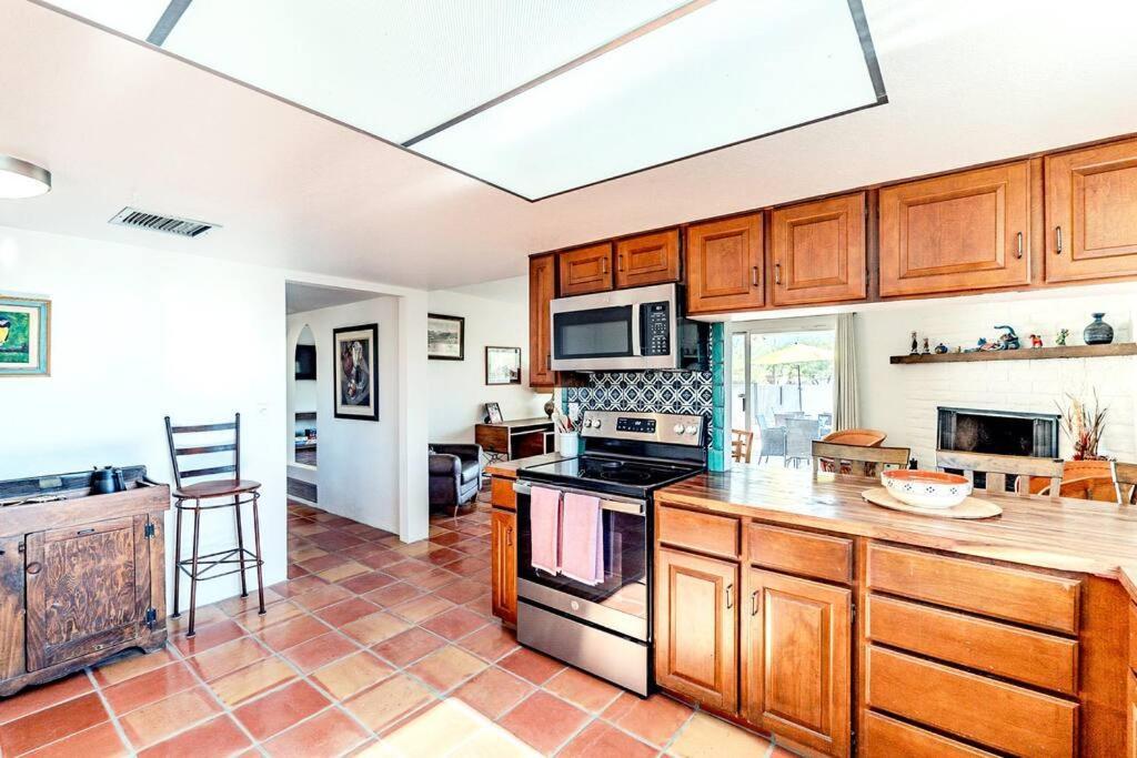 Serene Desert Escape With Pool & Grill, Sleeps 8 - Low Summer Rates! Tucson Exterior photo